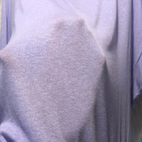 Woman’s casual summer shirt - Picture 3 of 3